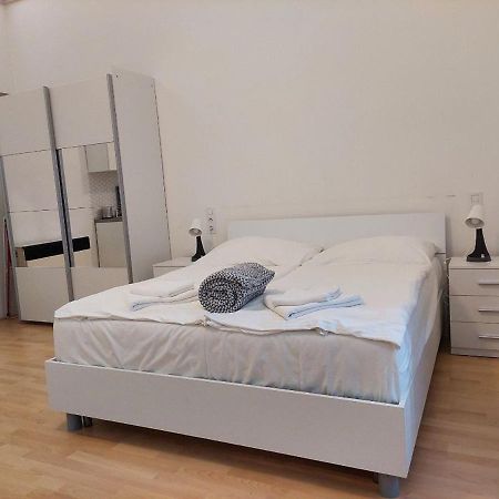 Ai Quattro Angeli Aparthotel Прага Екстериор снимка