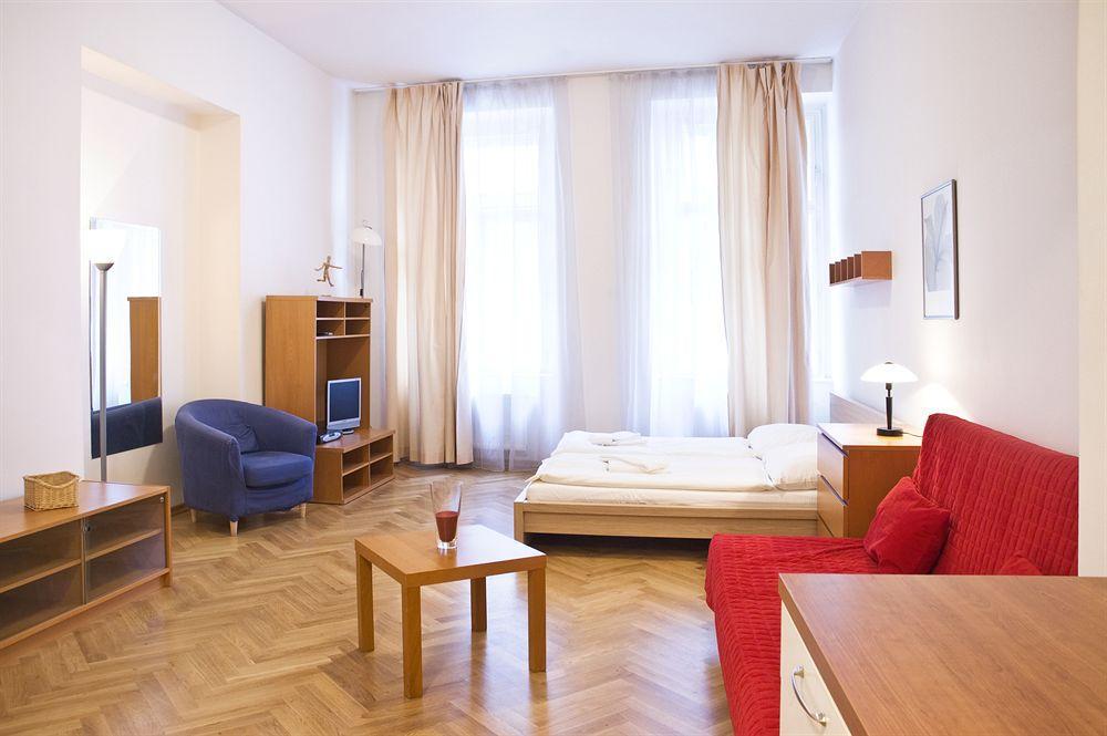 Ai Quattro Angeli Aparthotel Прага Екстериор снимка