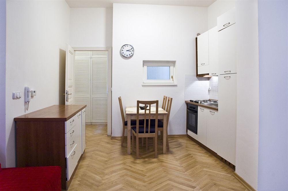 Ai Quattro Angeli Aparthotel Прага Екстериор снимка