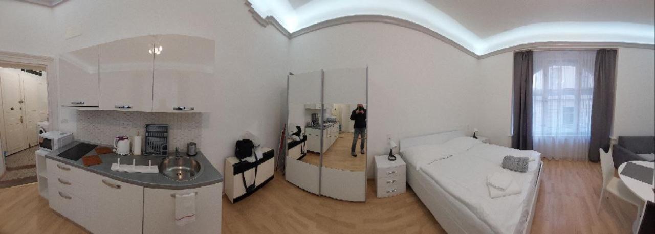 Ai Quattro Angeli Aparthotel Прага Екстериор снимка