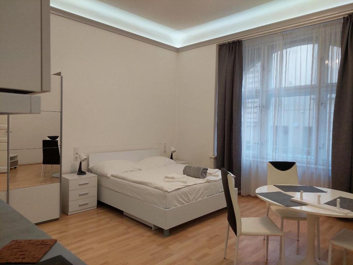 Ai Quattro Angeli Aparthotel Прага Екстериор снимка
