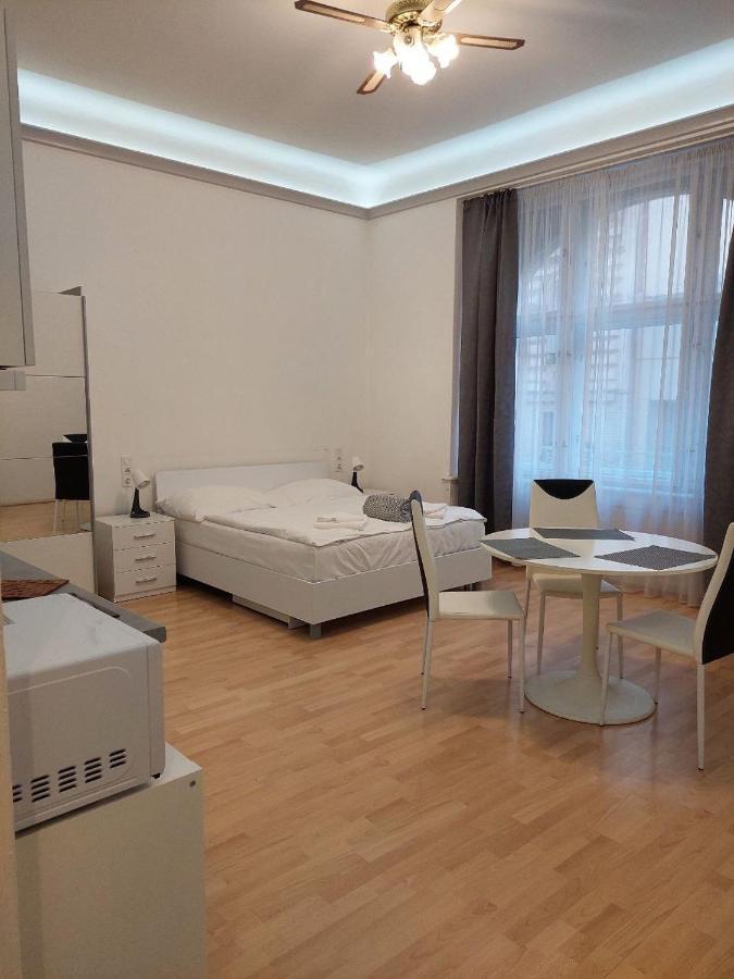 Ai Quattro Angeli Aparthotel Прага Екстериор снимка