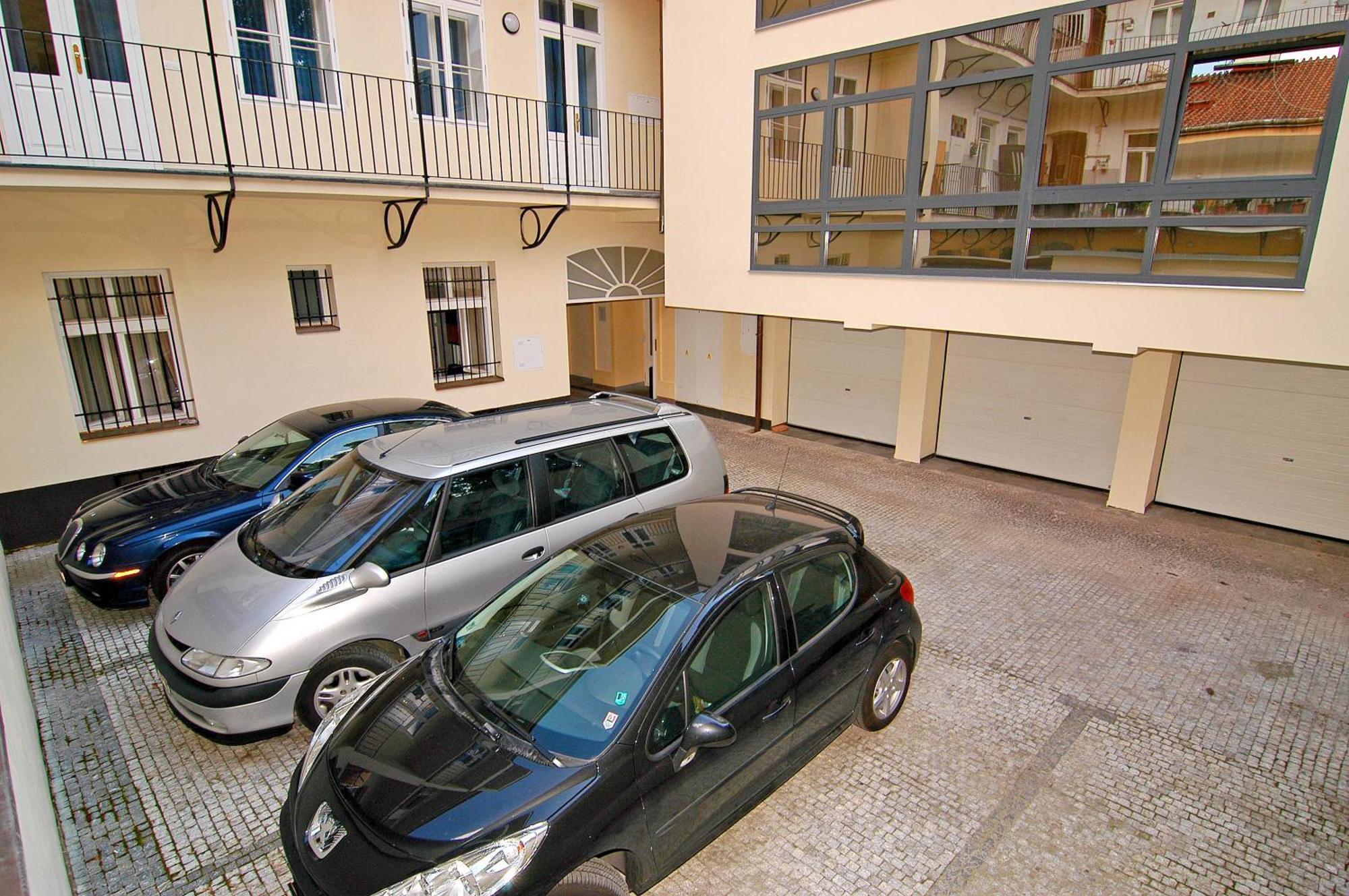 Ai Quattro Angeli Aparthotel Прага Екстериор снимка
