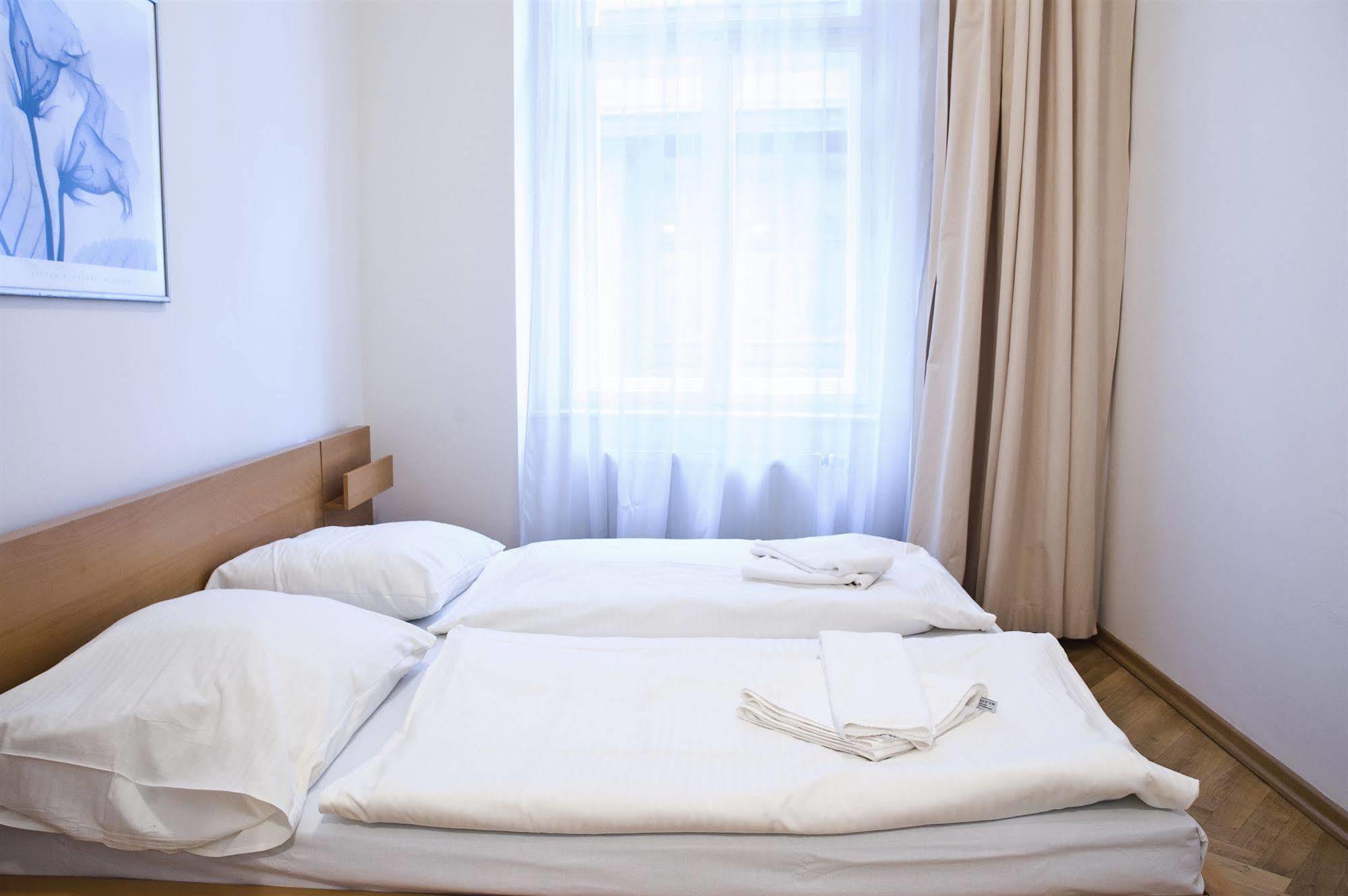 Ai Quattro Angeli Aparthotel Прага Екстериор снимка